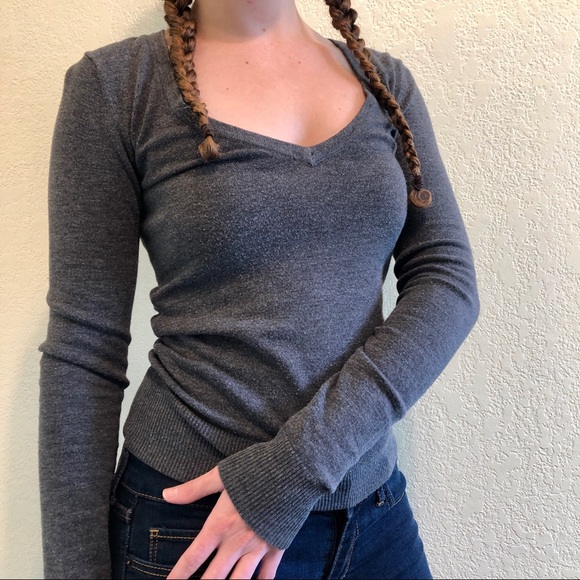 Basic gray v-neck sweater - Picture 4 of 6